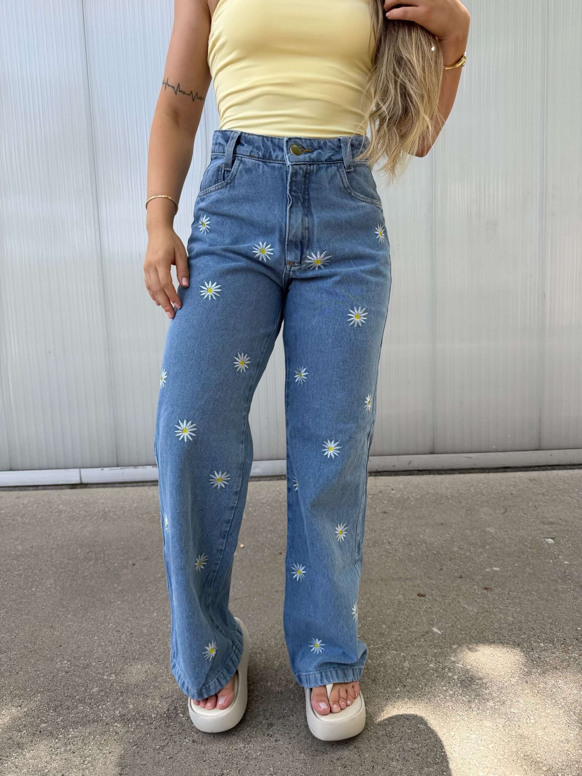 Calça Jeans Wide Leg Bordada Margarida - Imagem 4