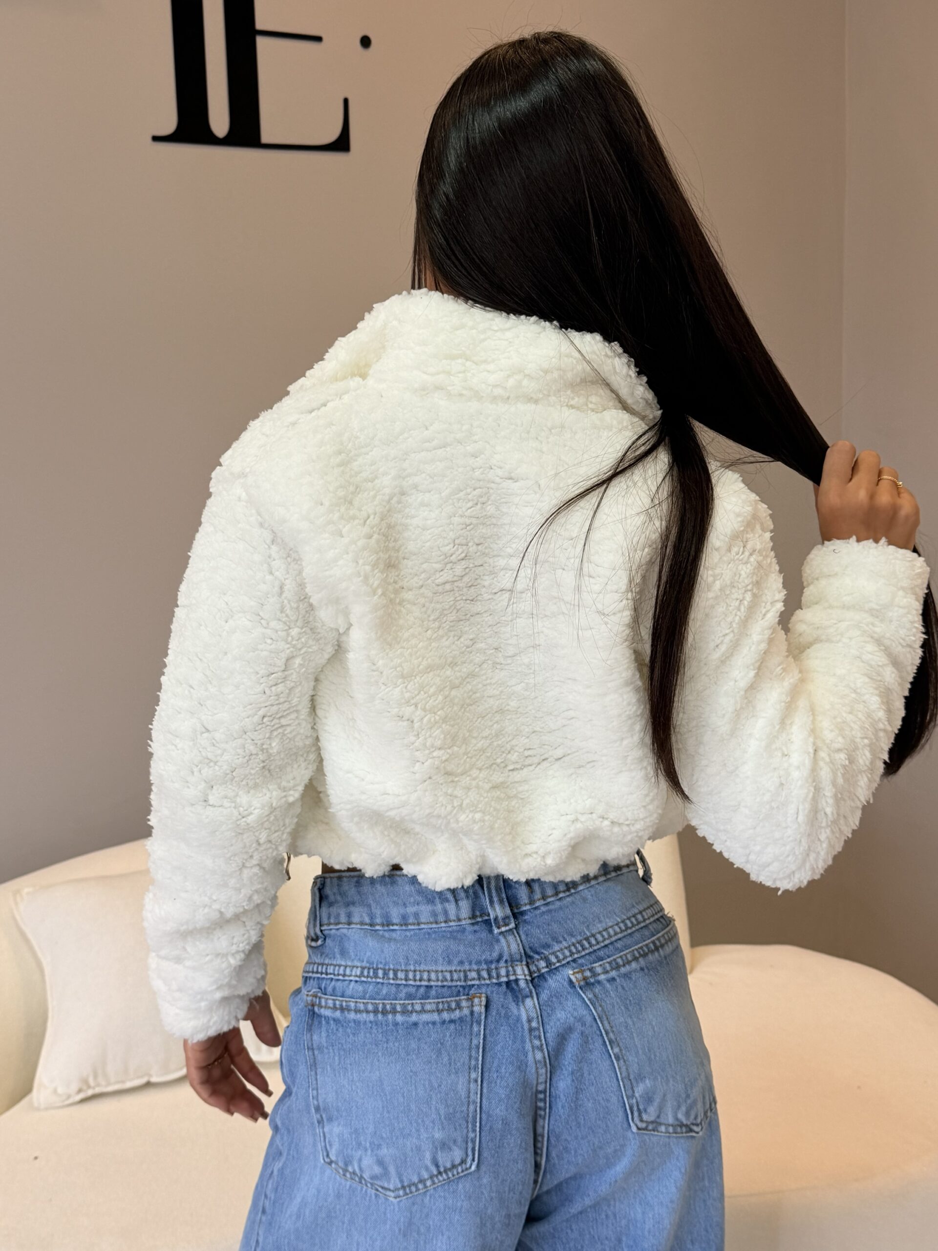 Casaquinho teddy estilo cropped - Imagem 2